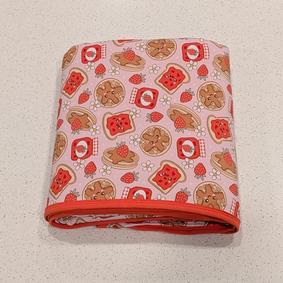Double Layer Bamboo Blanket with Strawberry Jam Print - Picture 2 of 3